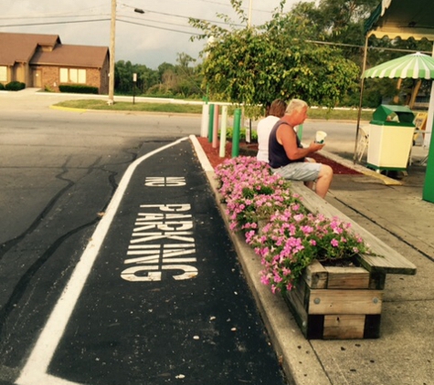 Frazier's Dairy Maid - Anderson, IN. Many types & locations of SEATING