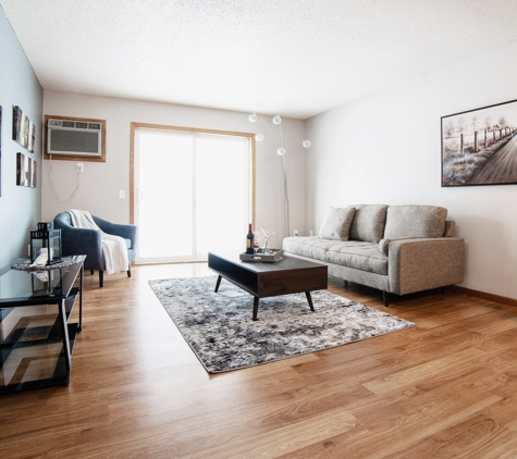 Mill Pond Forest Apartments - Forest Lake, MN. Living Room