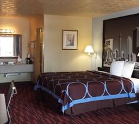 Super 8 by Wyndham Atlanta/Hartsfield Jackson Airport - College Park, GA