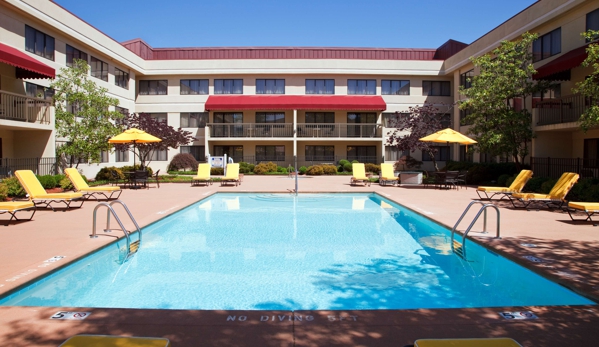 DoubleTree Suites by Hilton Hotel Cincinnati - Blue Ash - Sharonville, OH