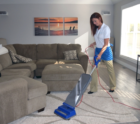 Custom Maid Cleaning - Tonawanda, NY. Vacuumer