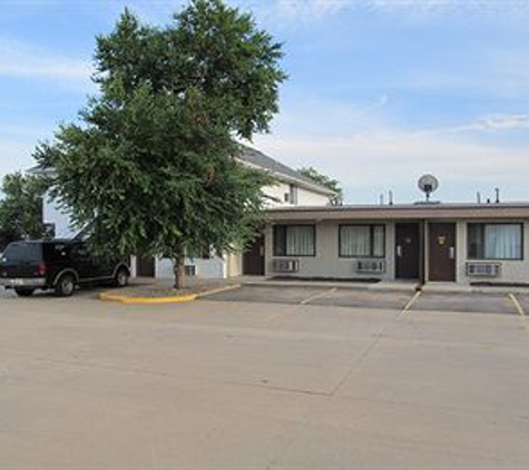 Sunset Inn & Suites - Seward, NE