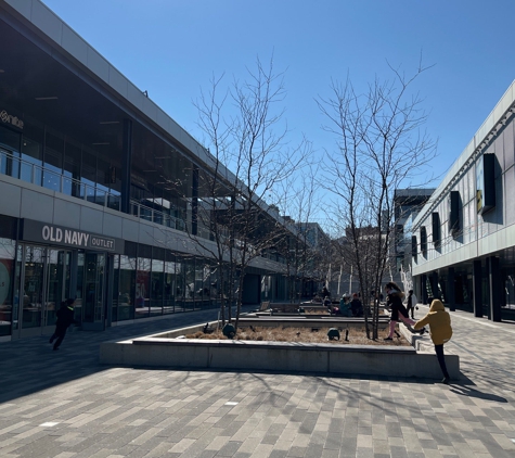 Empire Outlets New York City - Staten Island, NY