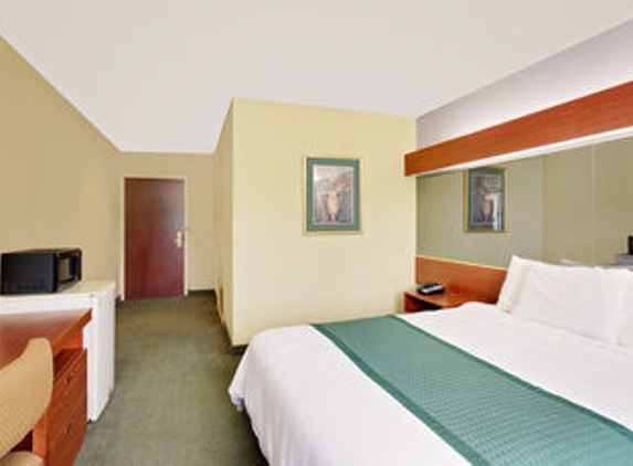 Microtel Inn & Suites by Wyndham Thomasville/High Point/Lexi - Thomasville, NC