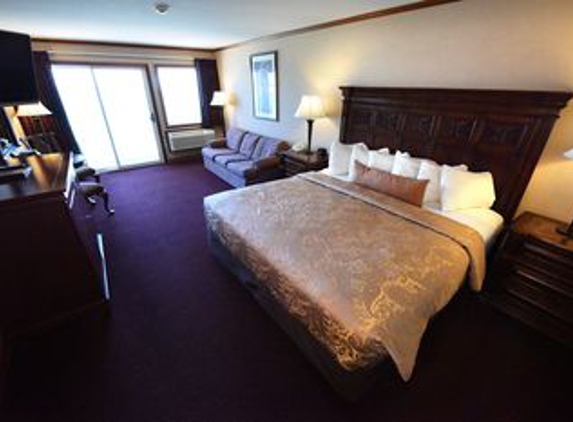 Hamilton Inn Select Beachfront - Mackinaw City, MI