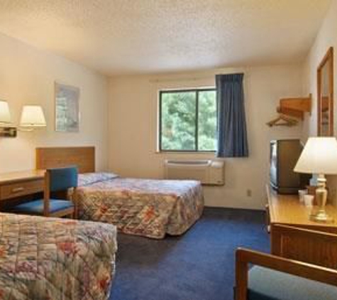 Super 8 by Wyndham Lewiston Auburn Area - Lewiston, ME