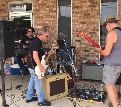 Bruce Lyons Computers & Guitars - Wichita Falls, TX