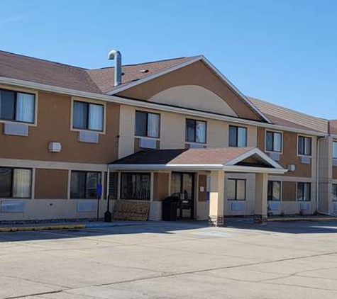 Travelodge by Wyndham Fargo West Acres - Fargo, ND