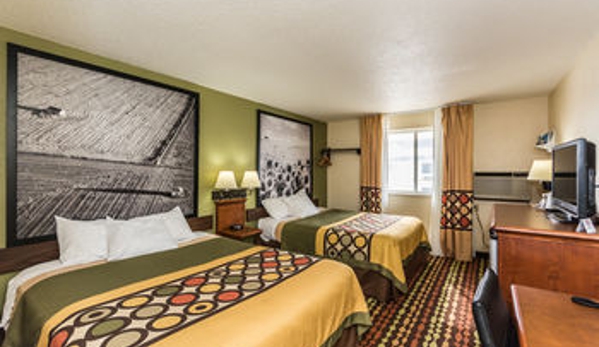 Super 8 by Wyndham Grand Forks - Grand Forks, ND