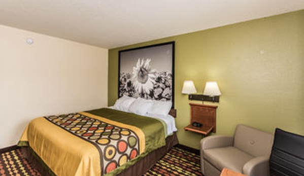 Super 8 by Wyndham Grand Forks - Grand Forks, ND