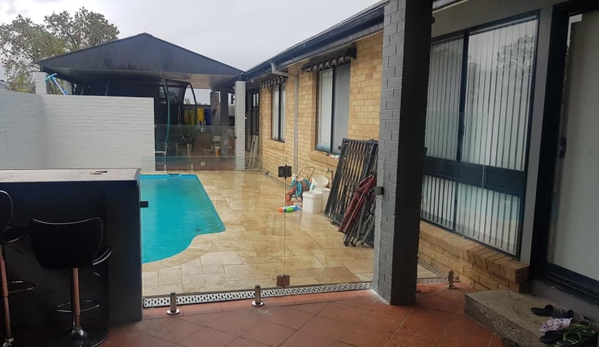 Chris Shannons Glass And Glazing - Lake Heights, NSW