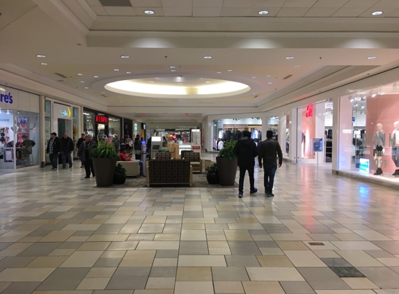 The Mall at Fox Run - Newington, NH