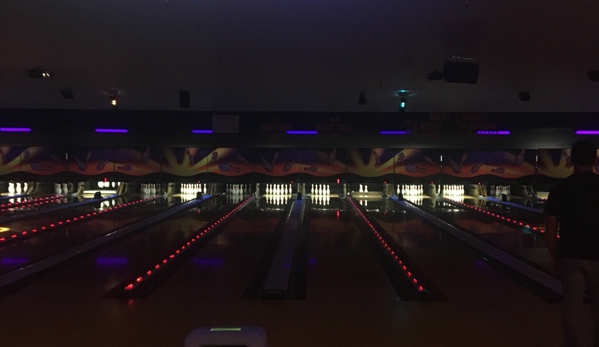 AMF Boulevard Lanes - Petaluma, CA