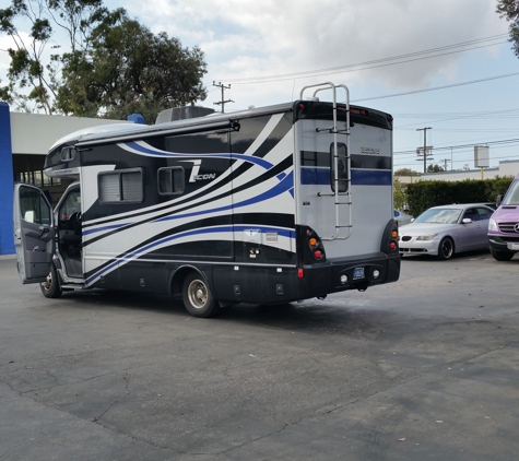 BM Sprinter & Metris Van Auto Center - Gardena, CA