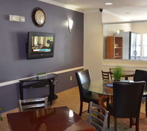 Stay Express Inn & Suites - Union City, GA