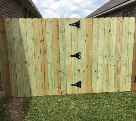 PREMIUM FENCING & LAWN SERVICES - Crowley, LA