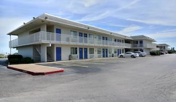 Motel 6 - Galveston, TX