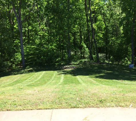 Strictly's Lawn Service - Clarksville, TN