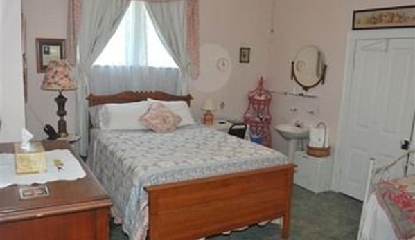 Carrier Houses Bed & Breakfast - Rutherfordton, NC