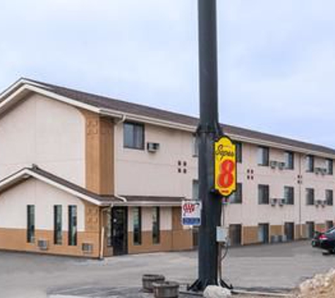 Super 8 by Wyndham Bismarck - Bismarck, ND