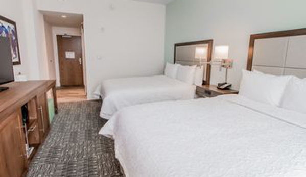 Hampton Inn & Suites Panama City Beach - Beachfront - Panama City Beach, FL