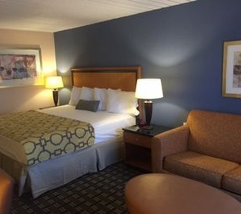 Baymont Inn & Suites - Knoxville, TN