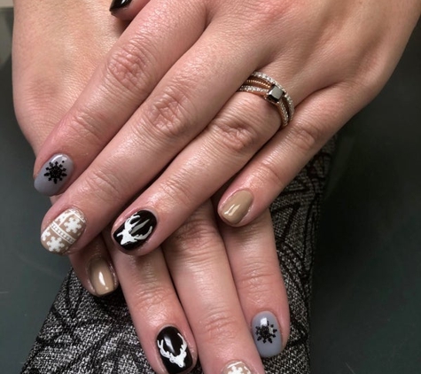 Chipped And Cracked Nail Lounge - Columbus, WI