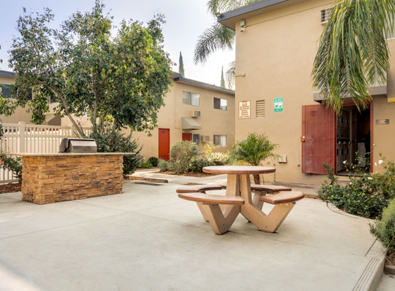 Parthenia Terrace Apartments - Canoga Park, CA