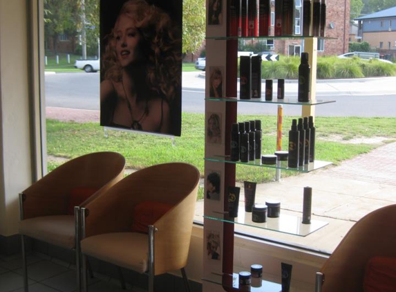 Kamber Hair - Albury, NSW. Hairdresser Albury