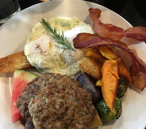 Magpie Cafe - Sacramento, CA. American Breakfast with delicious roasted potatoes and veggies.