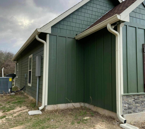 Sharp Seamless Gutters - Springtown, TX