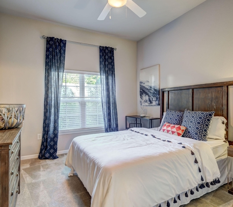 Creekside at Greenlawn Apartment Homes - Columbia, SC