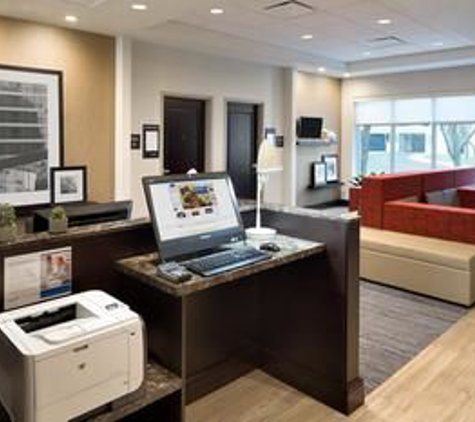 Hampton Inn & Suites Rosemont Chicago O'Hare - Rosemont, IL