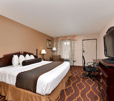 Mockingbird Inn & Suites - Monroeville, AL