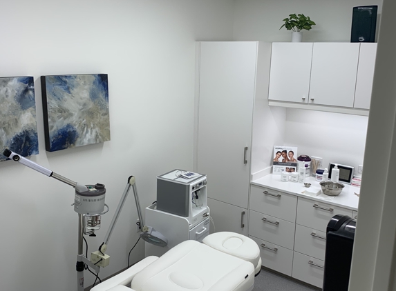 Shukla, Pranav B, MD - Houston, TX. Treatment room