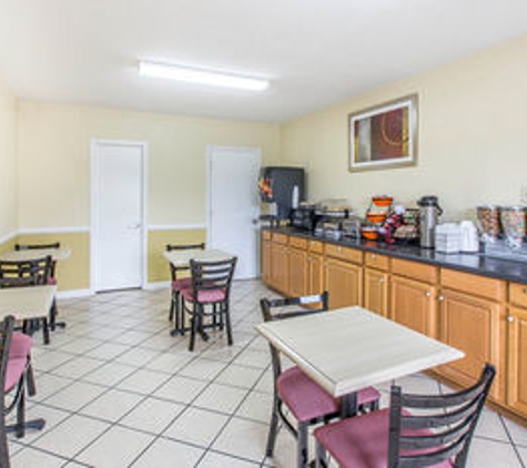 Econo Lodge - Tifton, GA