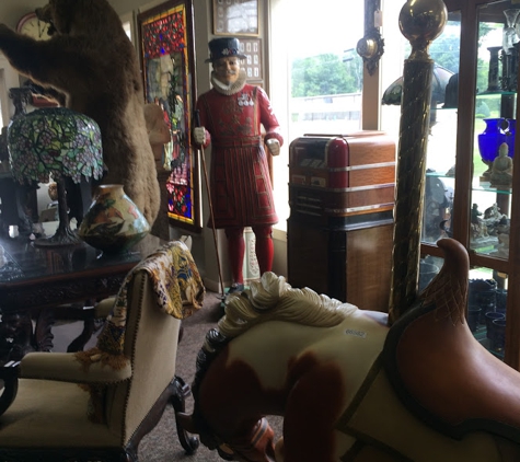 Fontaine's Antiques & Fine Arts Retail Store - Pittsfield, MA