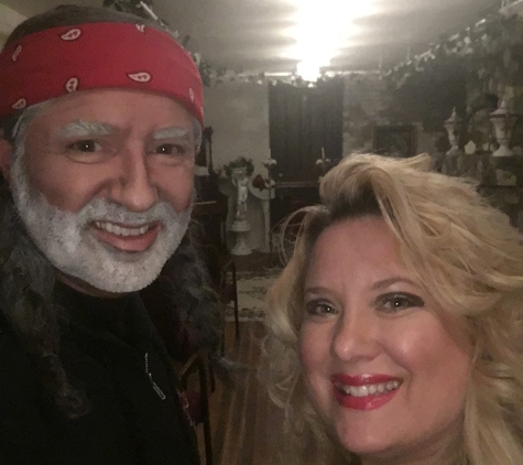 Clint and Ila Entertainment - Central Point, OR. Clint as Willie Nelson! Ila Selene sings Patsy Cline and more!