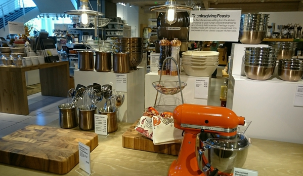 Crate & Barrel - Palo Alto, CA