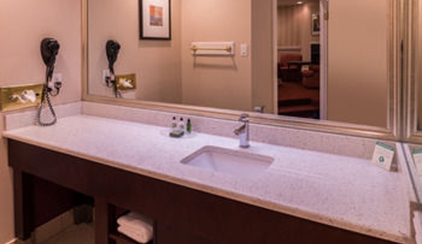 Inn of the Dove Romantic Luxury & Business Suites - Bensalem, PA