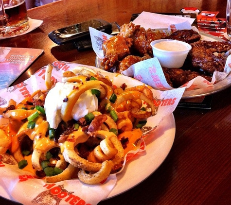 Hooters - Taylor, MI