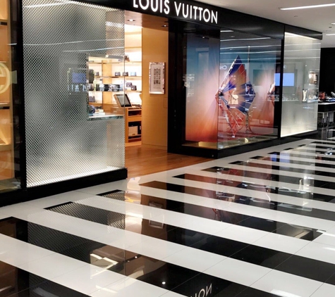 Louis Vuitton McLean Tysons Corner Bloomingdale's - Mclean, VA