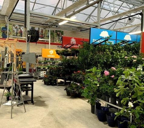 Garden Center at Tractor Supply - Neosho, MO