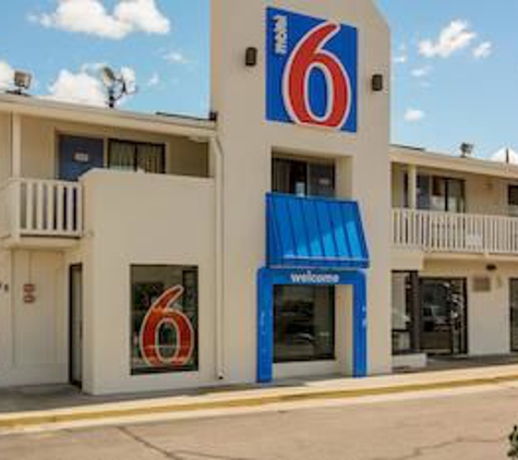 Motel 6 - Leominster, MA