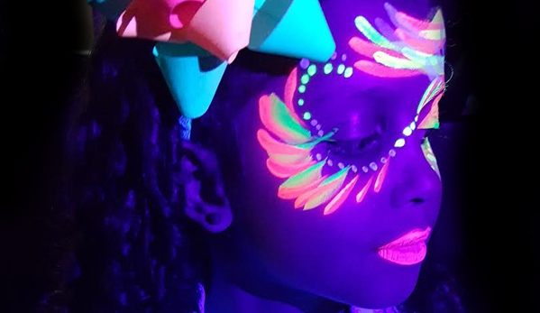 Paint 2 Smile. Blacklight face painting princess.