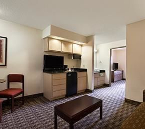 Ramada by Wyndham Canton/Hall of Fame - Canton, OH