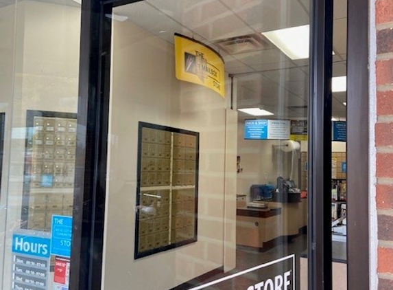 BrickCrete LLC. This is UPS Store it is not Brickcrete Business  Address - company is not legit.