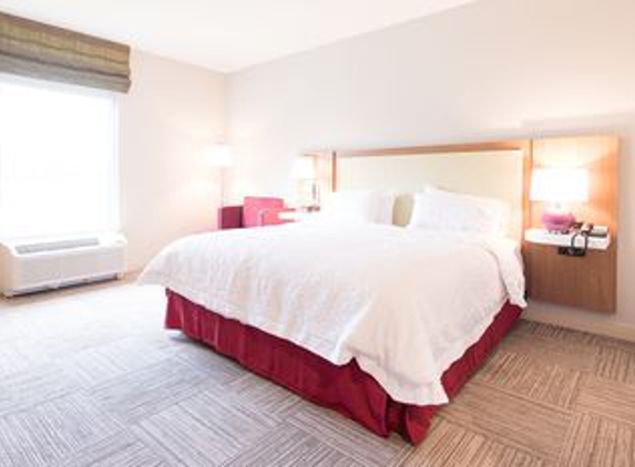 Hampton Inn & Suites Fayetteville - Fayetteville, NC