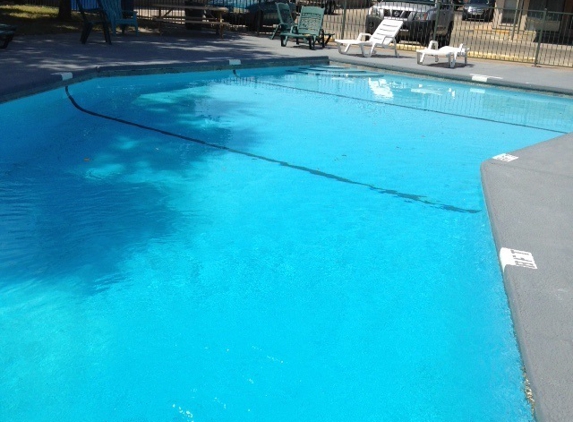 Hunters Run Apartments - San Angelo, TX. The Pool