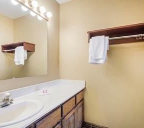 Baymont Inn & Suites - Florence, AL